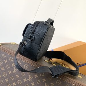 Alternative view of Detailed Features 22 x 18 x 8 cm (L x H x W) Black Monogram embossed Taurillon calf leather Epi leather trim and lining Matte black metal hardware Leather handles with V-stitching and embossed logo S-shaped magnetic clasp closure Large front pocket Large zippered compartment with interior pocket Shoulder strap:Removable, adjustable Strap half-length: 33.0 cm Adjustable to: 60.0 cm Handle: Single handle This product is available in France, Spain, Italy, and the United States.